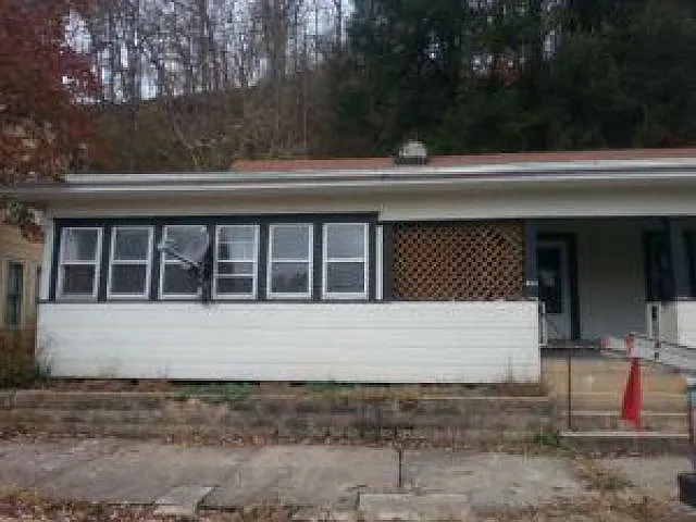 603 Main St photo 1