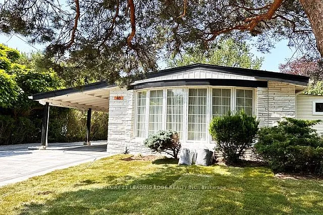 48 Houston Cres — Photo 1