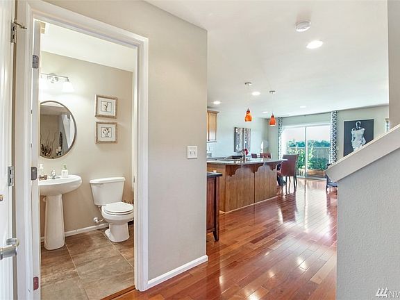 5th image of 5426 Discovery St E