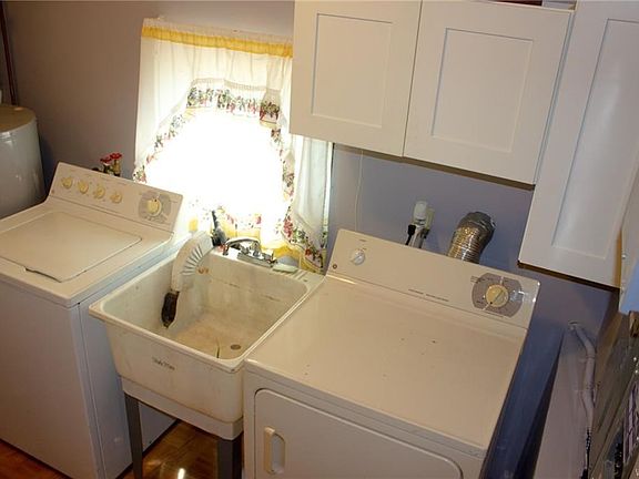 2nd image of 4 Hagen Ave