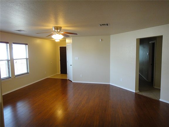5th image of 114 Sylvan St