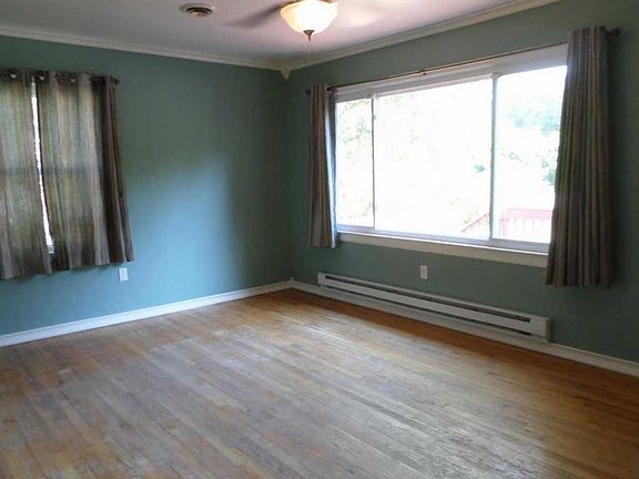 3rd image of 15 Dailey Dr