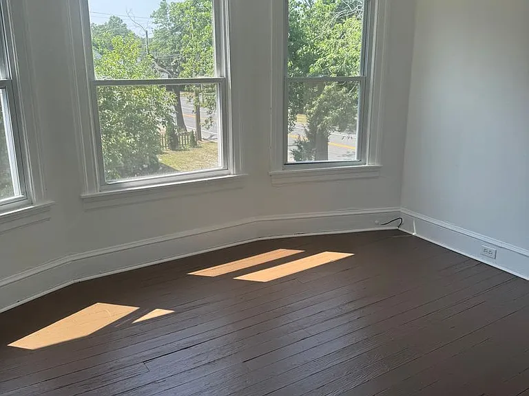 905 S 2nd St — Photo 12