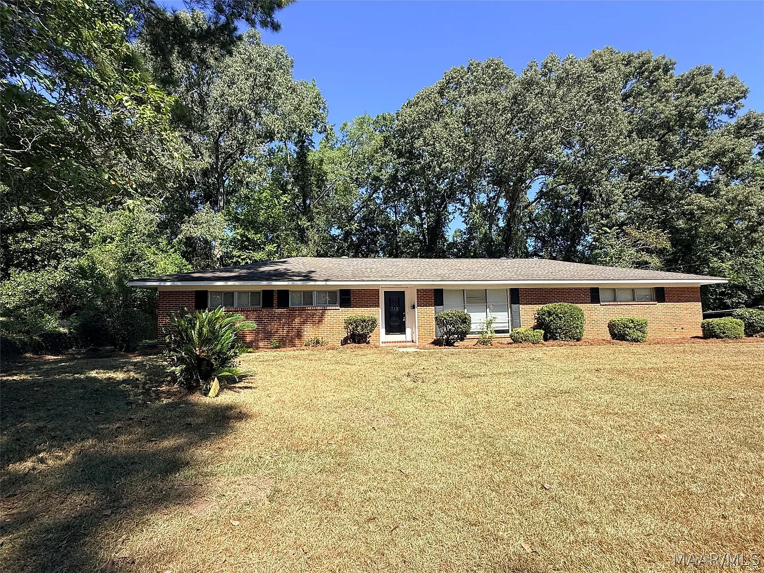 3 bed, 2.0 bath, 1836 sqft, $1,750 — Photo 1