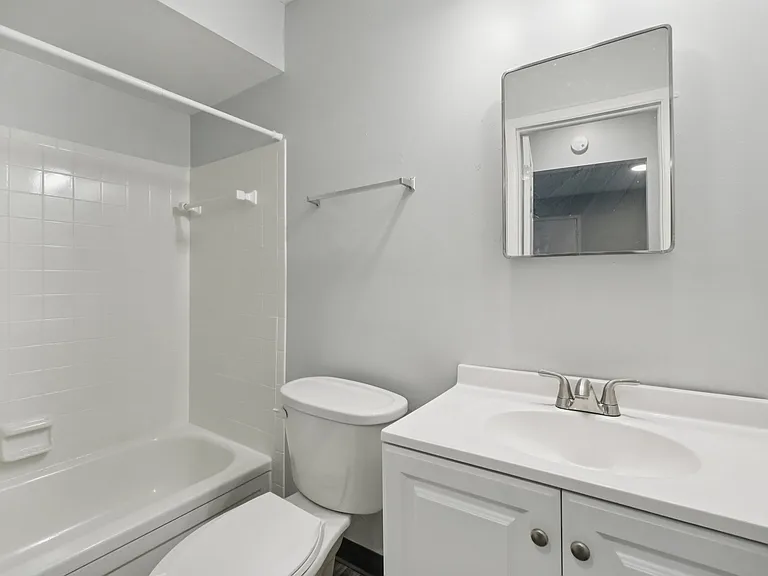 1CS (1 Bedroom 1 Bath Standard)- Bathroom