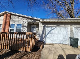 2209 W 4th St, Cedar Falls, IA 50613
