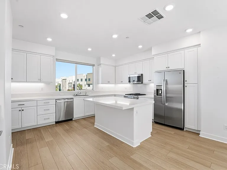 1637 W Lincoln Ave #103 — Photo 10