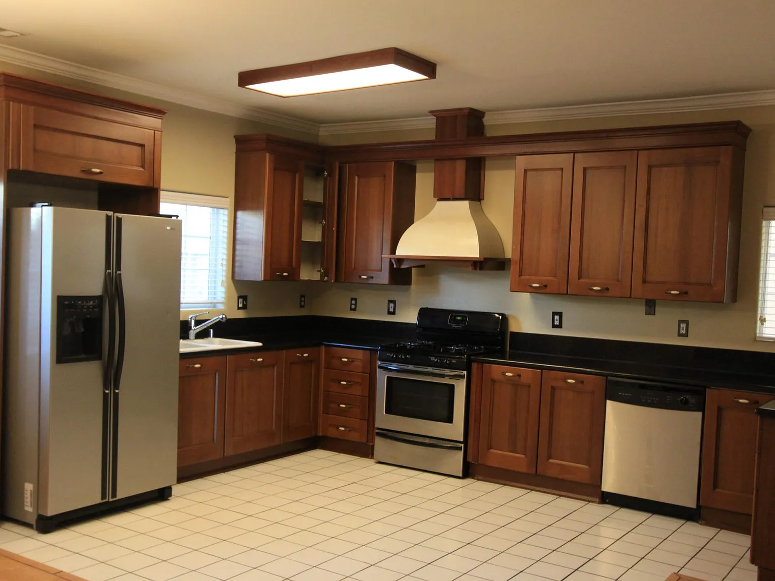 3 bed, 2.5 bath, 2127 sqft, $4,800 — Photo 2