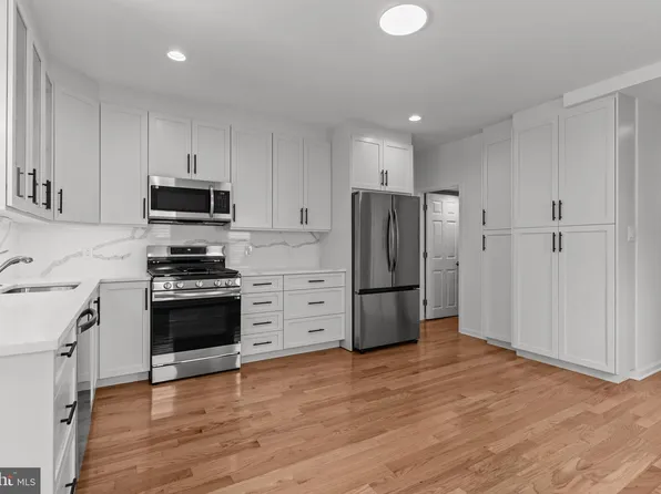 446 Pond St, Bristol, PA 19007