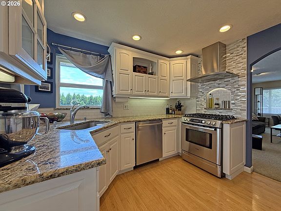 5th image of 10120 SE Walnut Dr