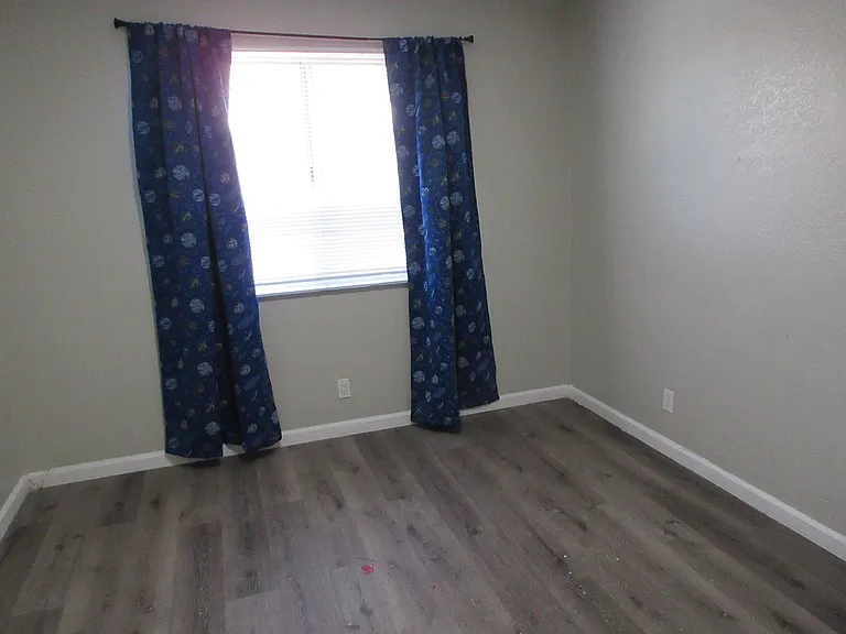 513 E Ridgecrest Blvd — Photo 10