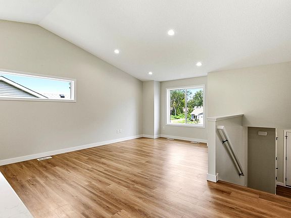 4th image of 1105 2nd St SE