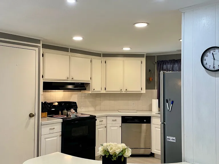172 Elmwood Ln — Photo 4