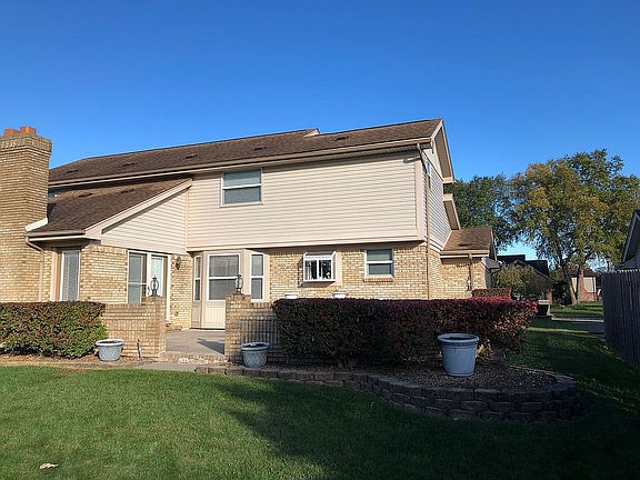 3rd image of 22227 Oakwood St