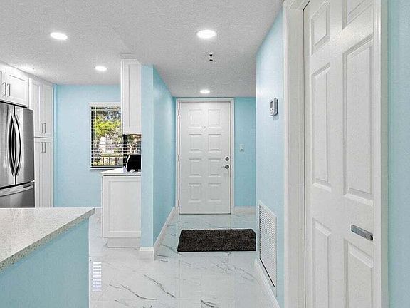 3rd image of 7076 Huntington Ln APT 207