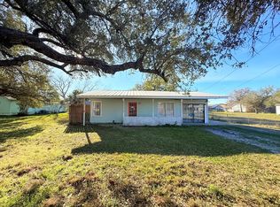 1109 Lady Claire St, Rockport, TX 78382