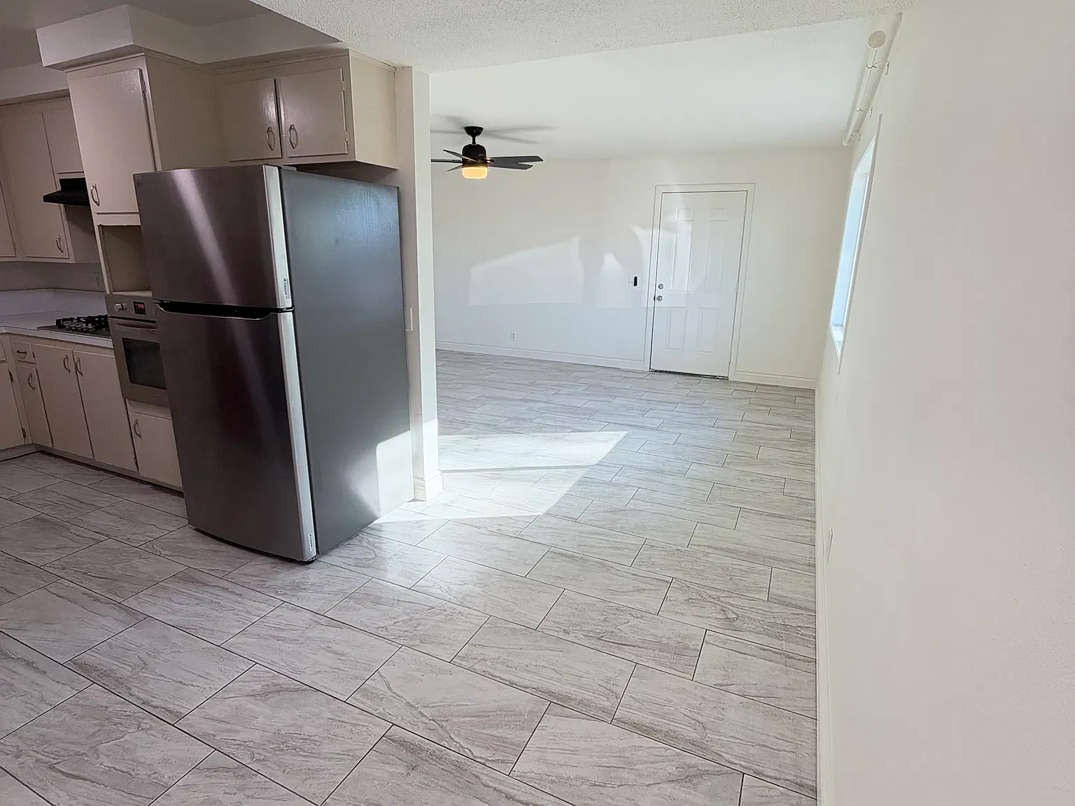 2 bed, 835 sqft, $2,250 — Photo 2