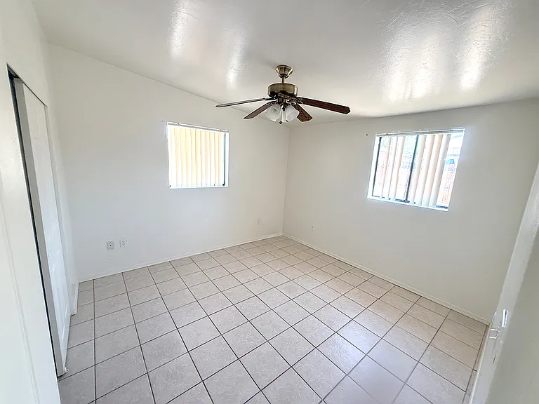 4344 N Iroquois Ave — Photo 12