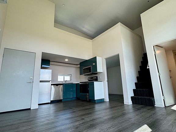 3rd image of 4405 W Point Loma Blvd #3090