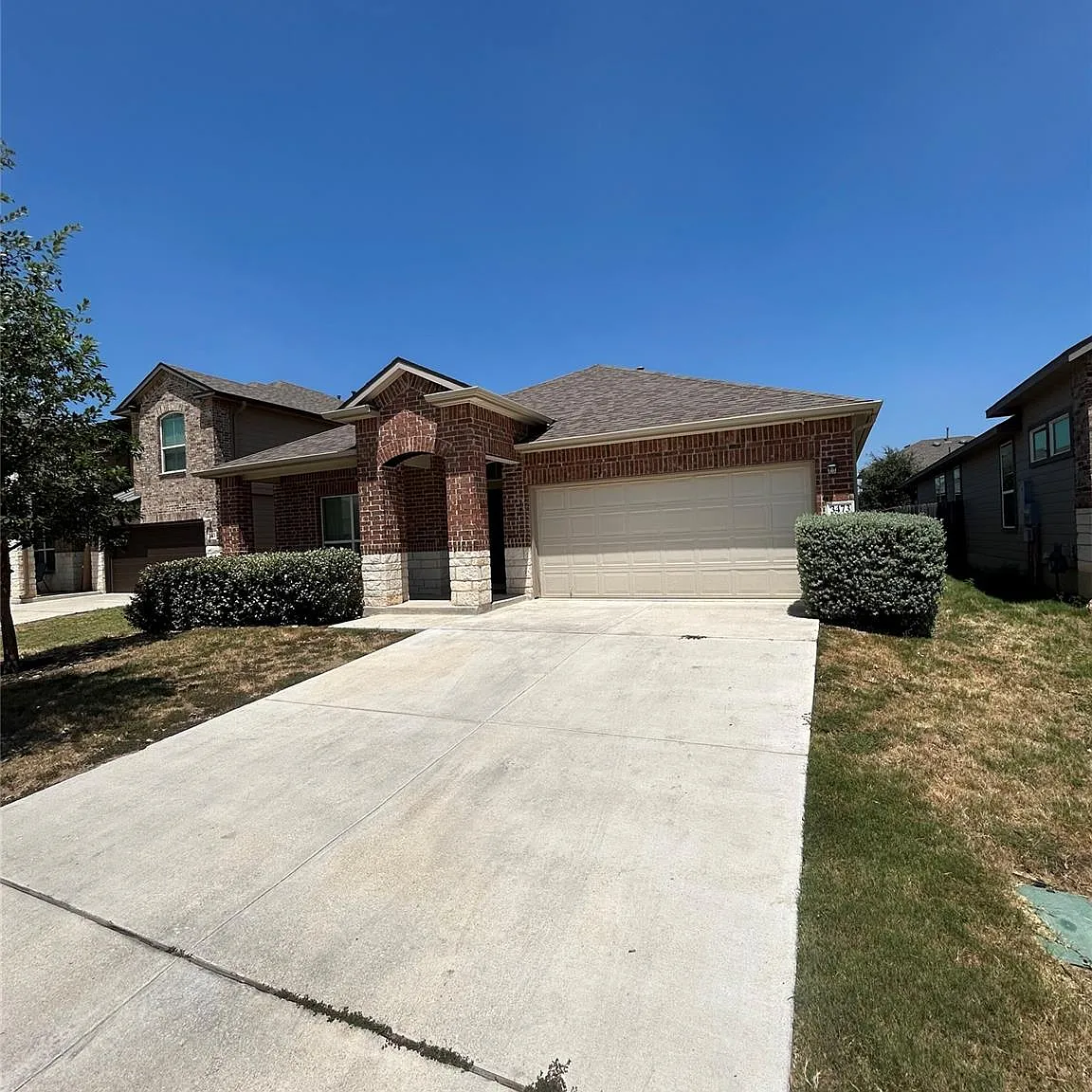 4 bed, 2.0 bath, 1736 sqft, $2,200 — Photo 2