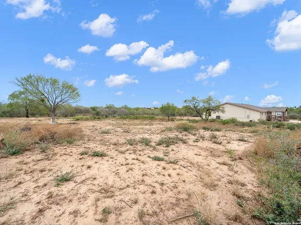 138 County Road 2665 LOT 132, Devine, TX 78016