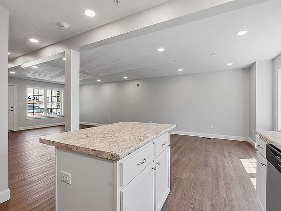 3rd image of 44 Crescent St #2