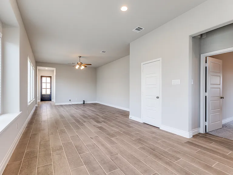 9504 Longhorn Ln — Photo 8