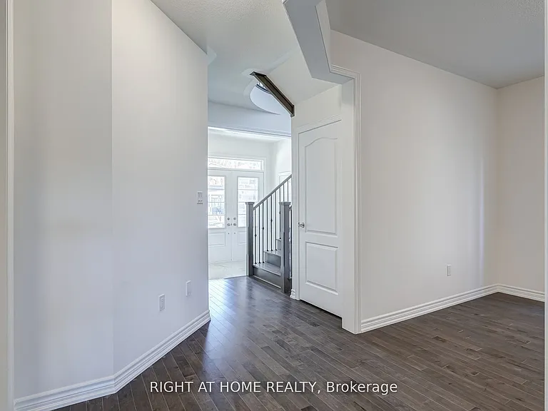 96 Connell Dr — Photo 4
