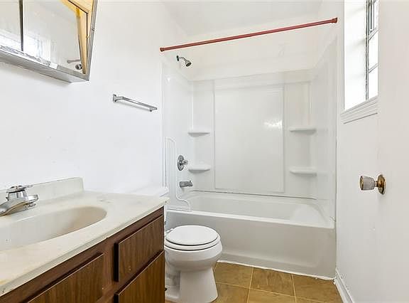 5th image of 2206 Caswell Ln