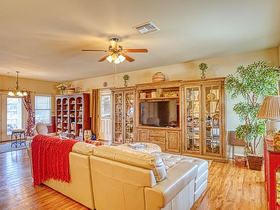 2nd image of 153 Ivy Ln