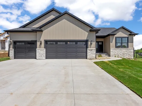 841 Longbow Ct, Marion, IA 52302