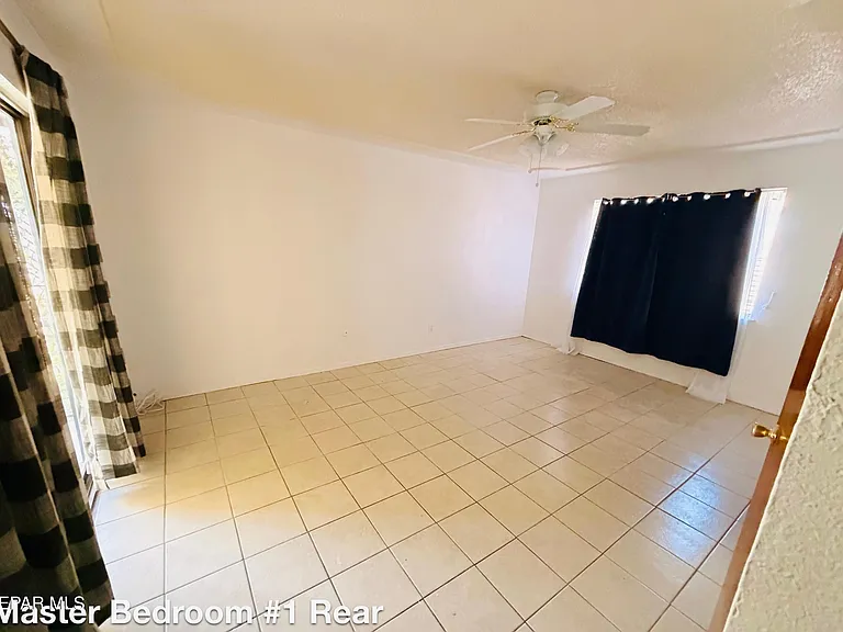 10555 Kinross Ave — Photo 5