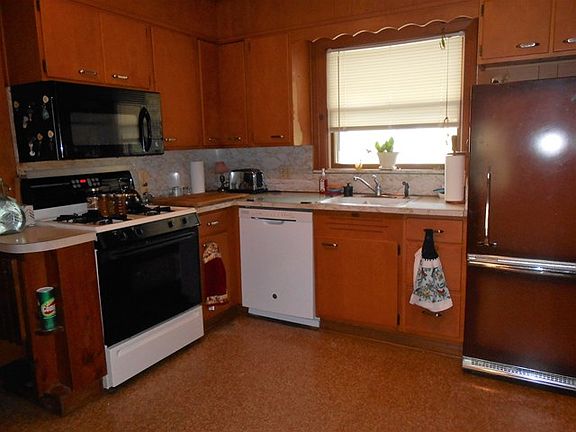 4th image of 38 Woodland Ave