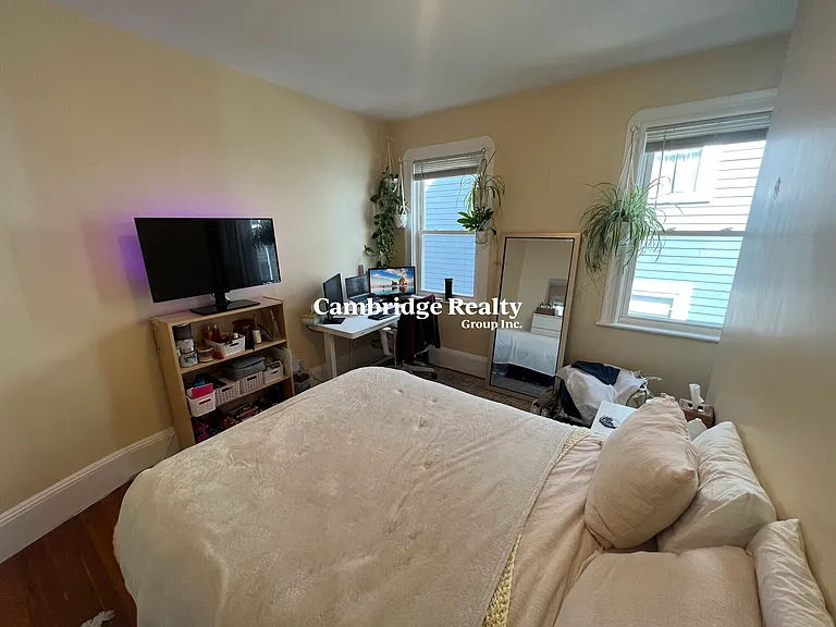 48-50 Lowell St #2T — Photo 11