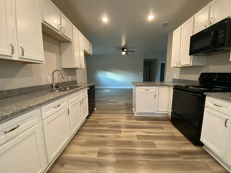 812 W Trickey Ln — Photo 5