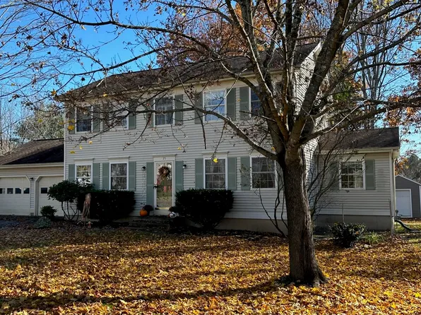 25 Hawthorn Circle, Essex Junction, VT 05452