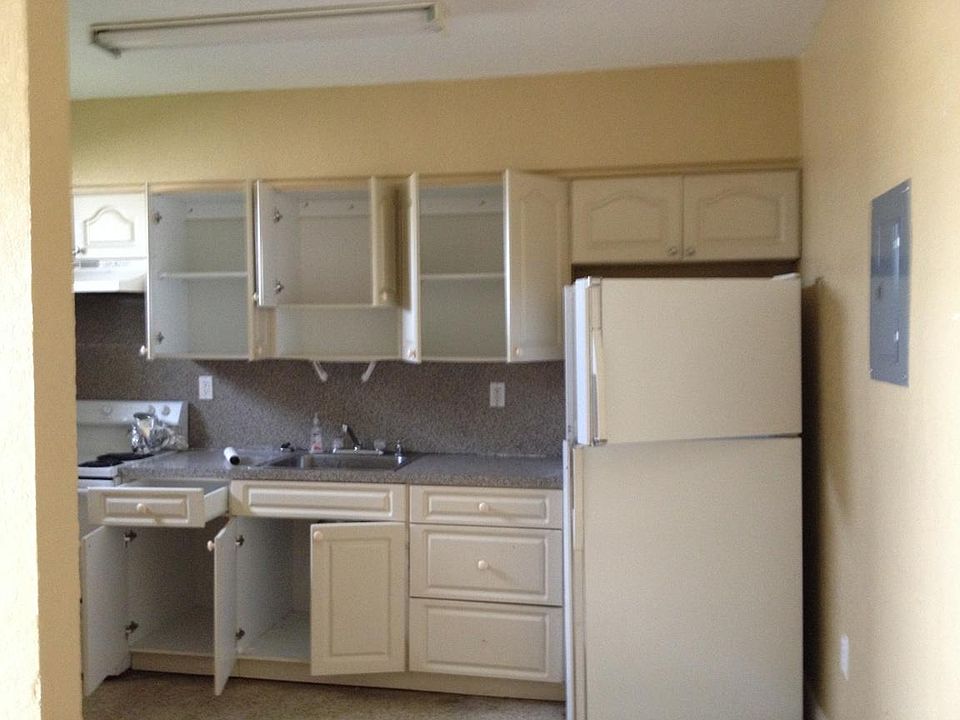 1st image of 121 NW 9th Ave #121