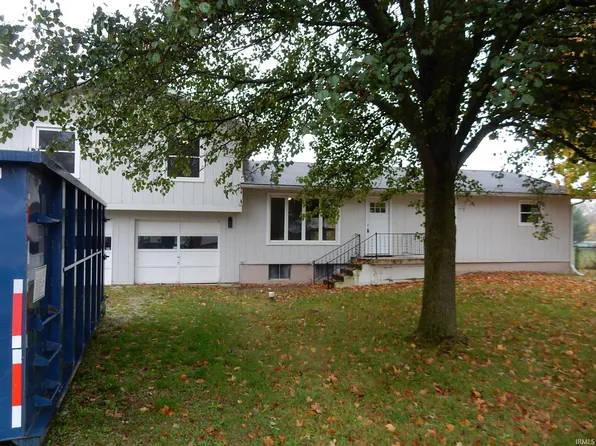 7637 N Walker Rd, New Carlisle, IN 46552