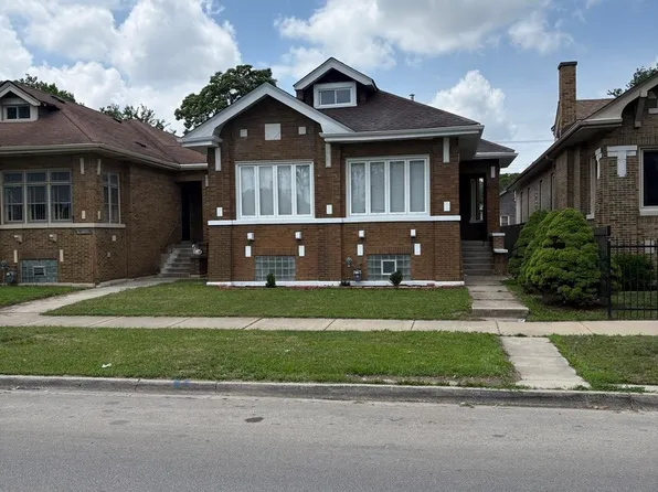 7606 S Paxton Ave, Chicago, IL 60649