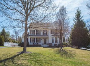 37 Buckingham Rd, Avon, CT 06001