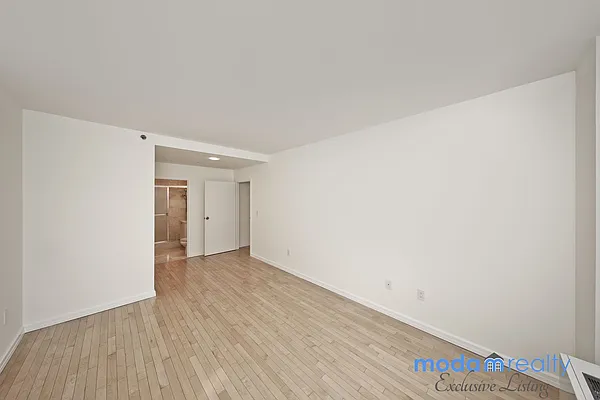 Rented by Moda Realty | media 26