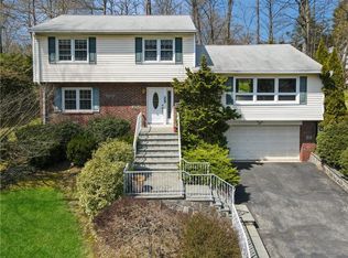 25 Puritan Dr, Scarsdale, NY 10583