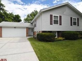 54 Crescent Hills Dr, Saint Peters, MO