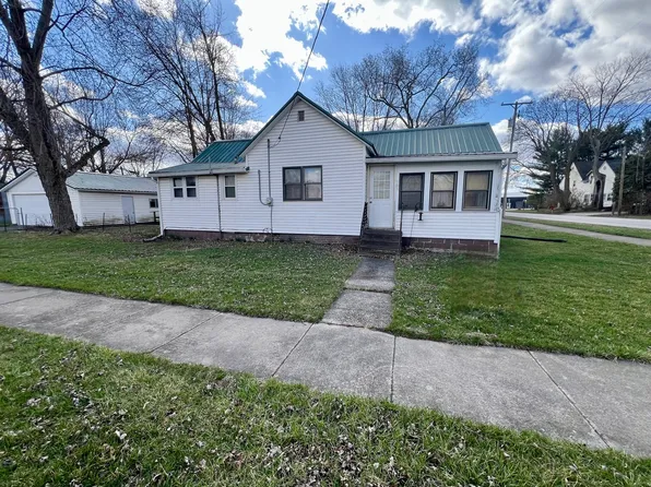 101 S 4th St, Sadorus, IL 61872
