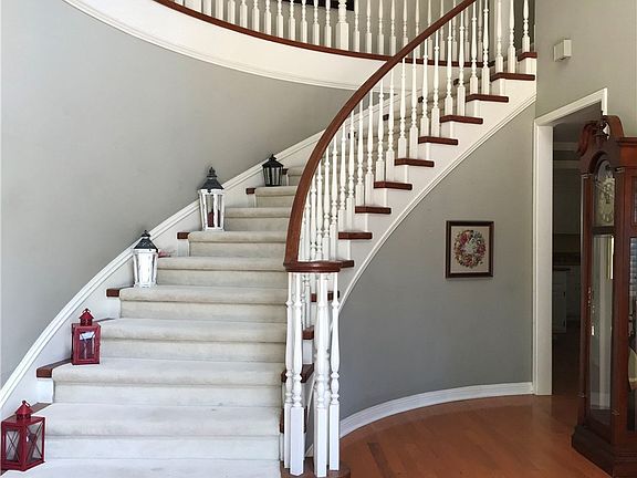 5th image of 30536 Country Club Dr