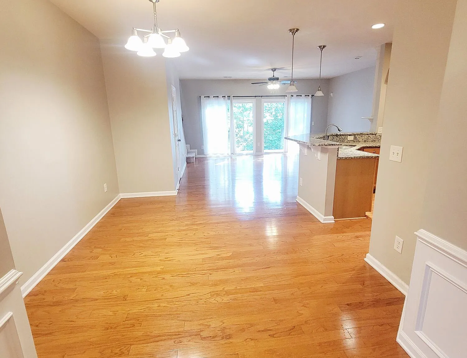 3 bed, 2.5 bath, 1558 sqft, $1,895 — Photo 2
