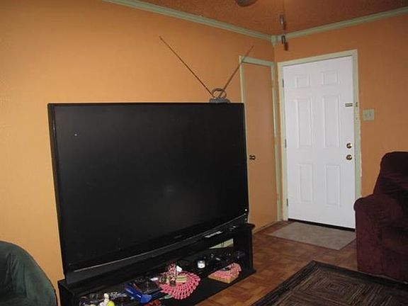 3rd image of 1013 N Gaines St