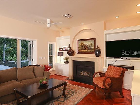 4th image of 1053 Citrus Ave