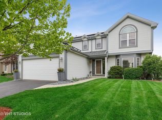 1213 Hill Crest Dr, Carol Stream, IL 60188