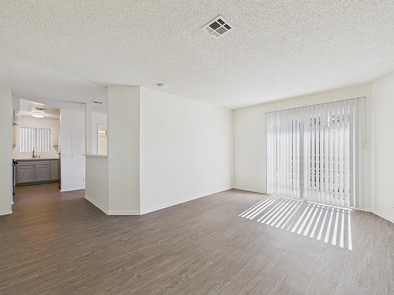 11325 Morrison St — Photo 22